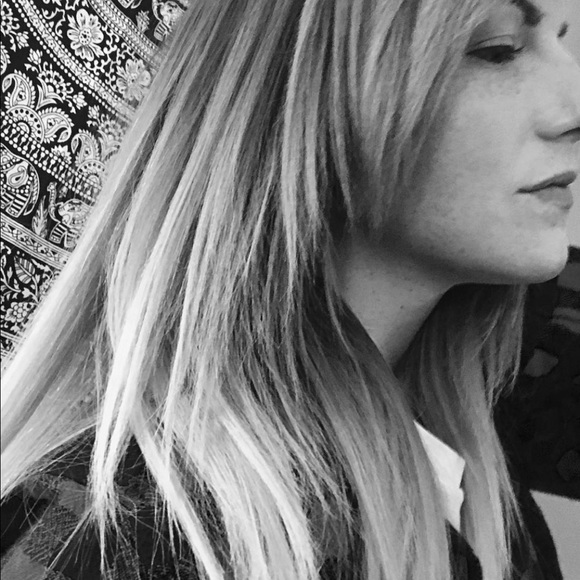 Meet your Posher, Jillian! :) - Picture 2 of 6